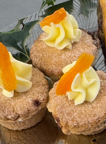 Mini mince pies, brandy buttercream and apricot.