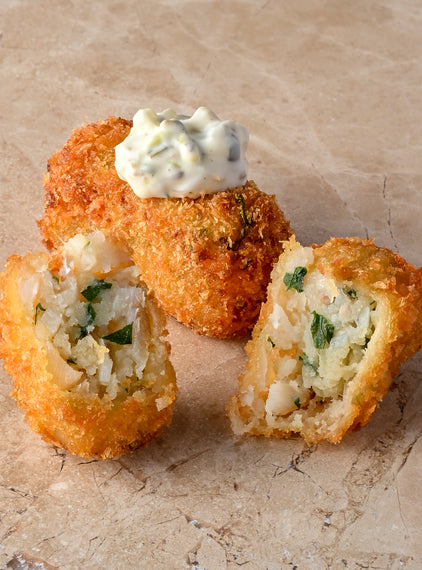 Smoked haddock and parsley croquette, dill pickle tartar (2 per portion)